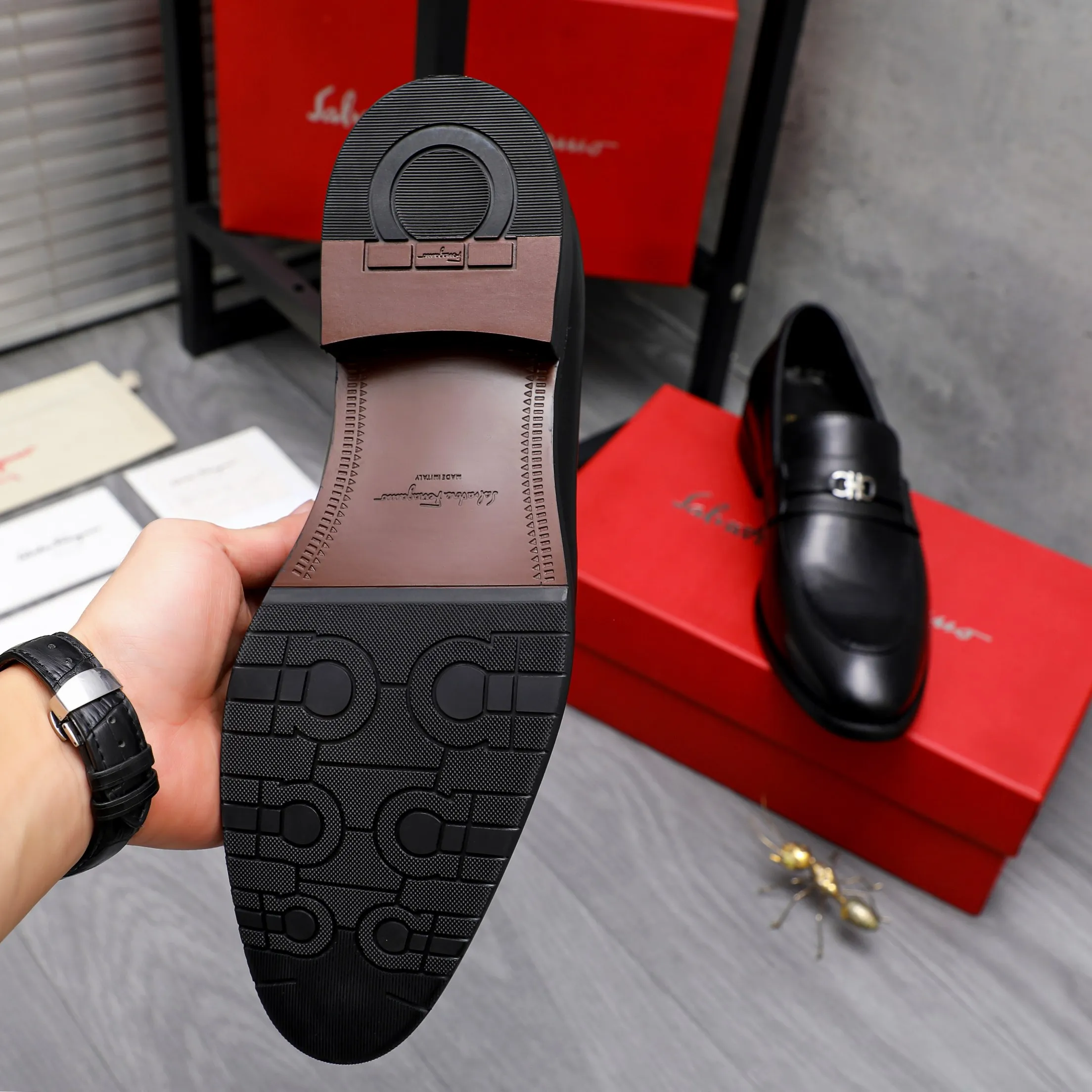 Men's shoes 💰480 Product trademark: Ferragamo " Ferragamo ] Business slip-on leather shoes Regular size: 39-44 Product materials: Selected high-quality cowhide upper, cowhide lining, original outsole